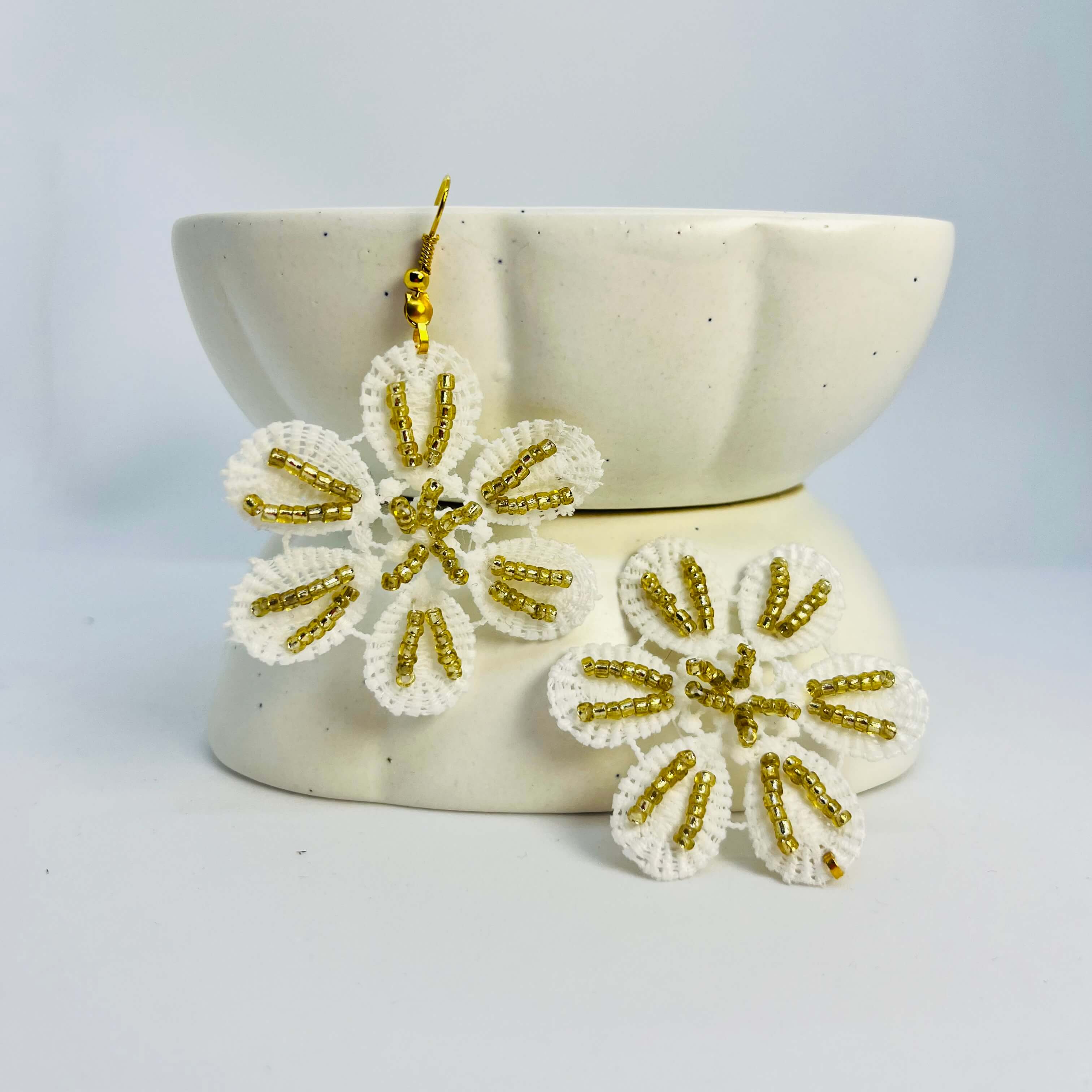 WHITE LACE FLOWERS WITH SEED BEADS