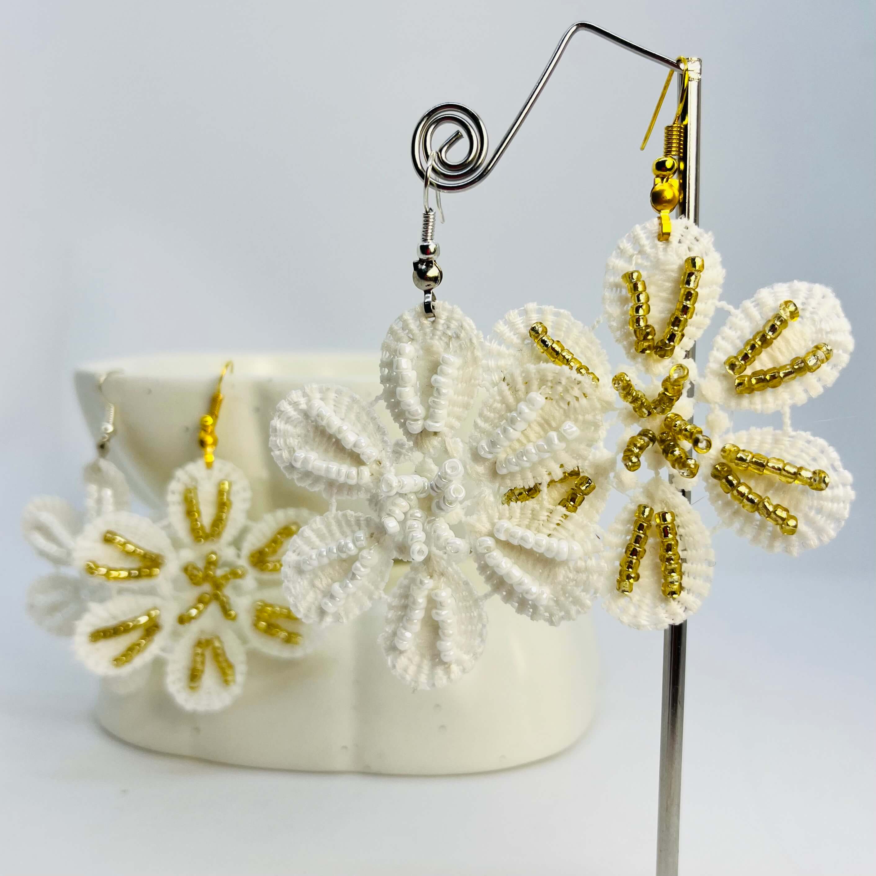 WHITE LACE FLOWERS WITH SEED BEADS